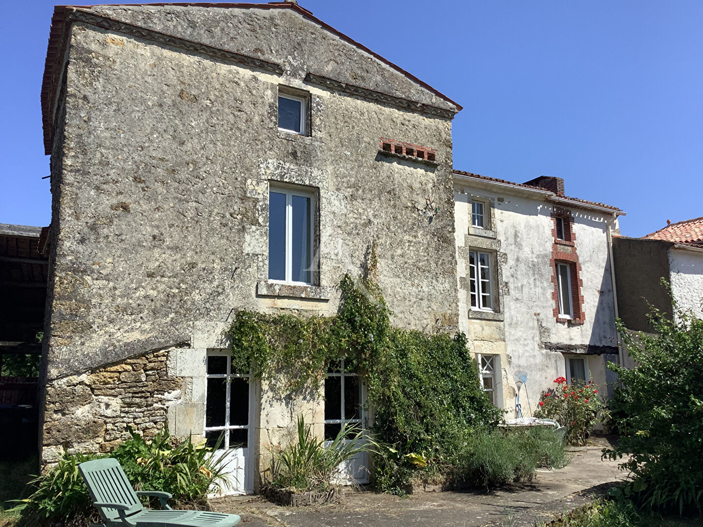 Agence immobilière de L'Adresse  LAU DU MARAIS - L'ADRESSE LAU DES NAIADES