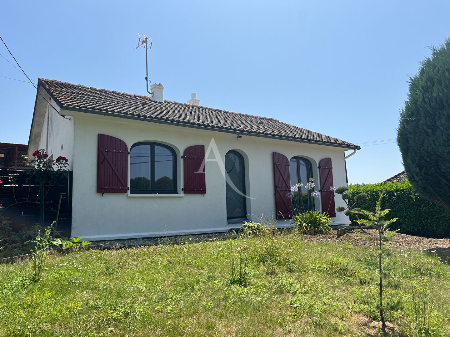 Agence immobilière de L'Adresse  LAU DU MARAIS - L'ADRESSE LAU DES NAIADES