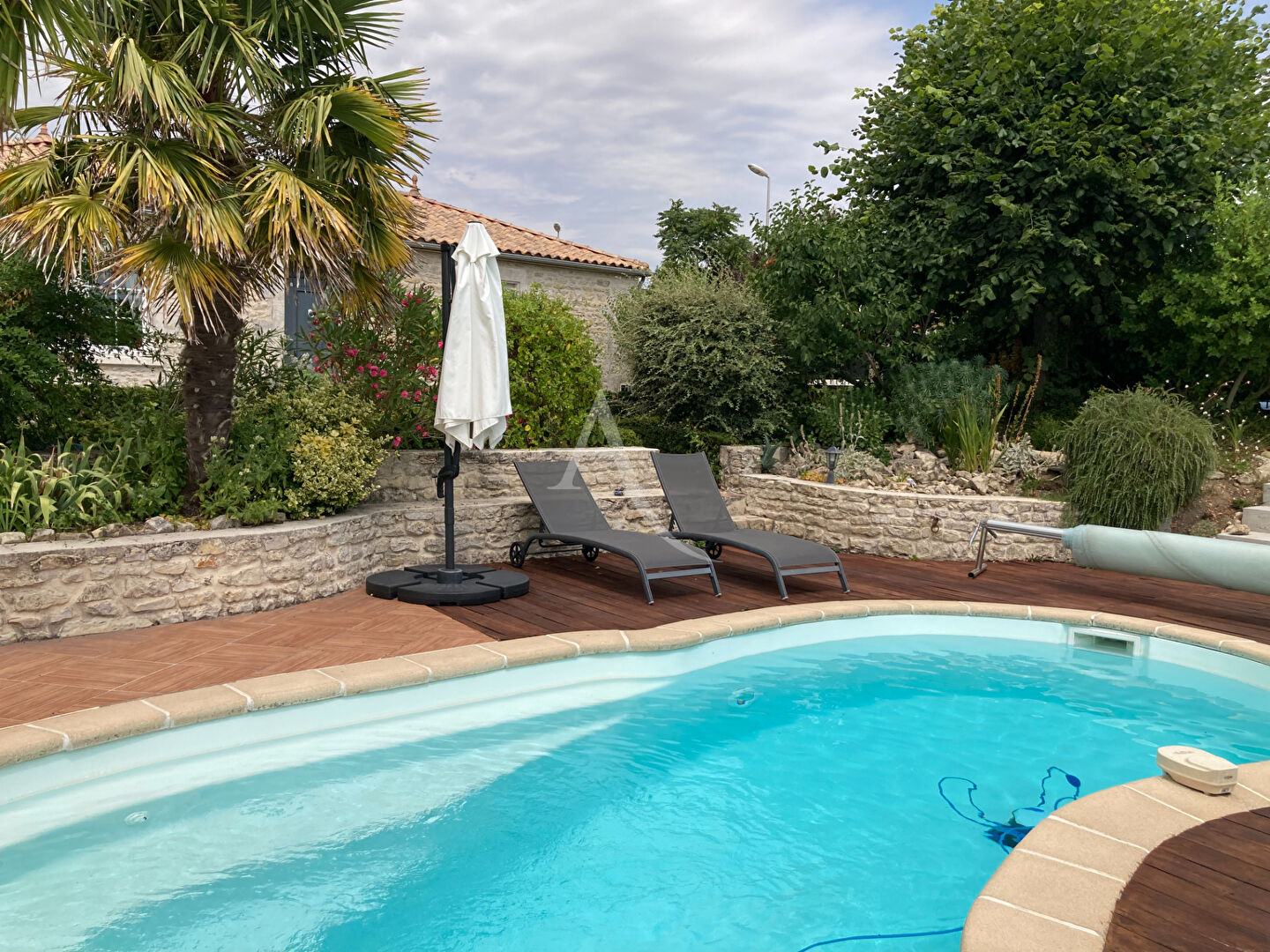 Agence immobilière de 
 L'Adresse  LAU DU MARAIS - L'ADRESSE MARANS 
