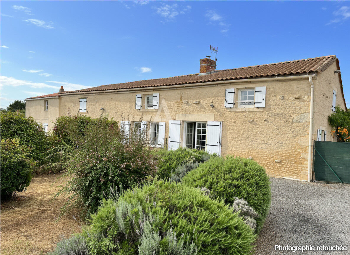 Agence immobilière de L'Adresse  LAU DU MARAIS - L'ADRESSE LAU DES NAIADES