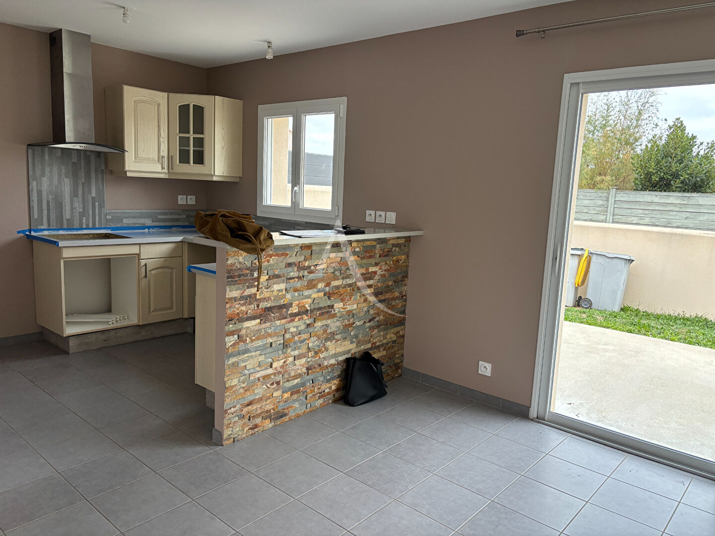 Agence immobilière de 
 L'Adresse  LAU DU MARAIS - L'ADRESSE MARANS 
