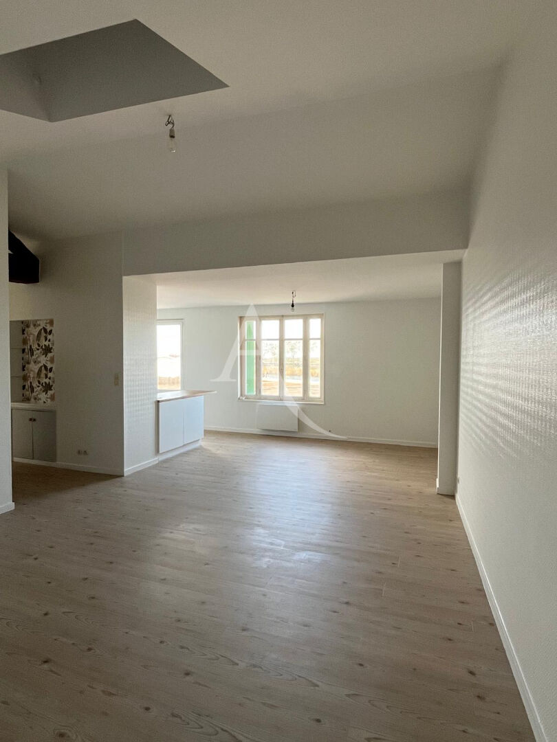 Agence immobilière de 
 L'Adresse  LAU DU MARAIS - L'ADRESSE MARANS 
