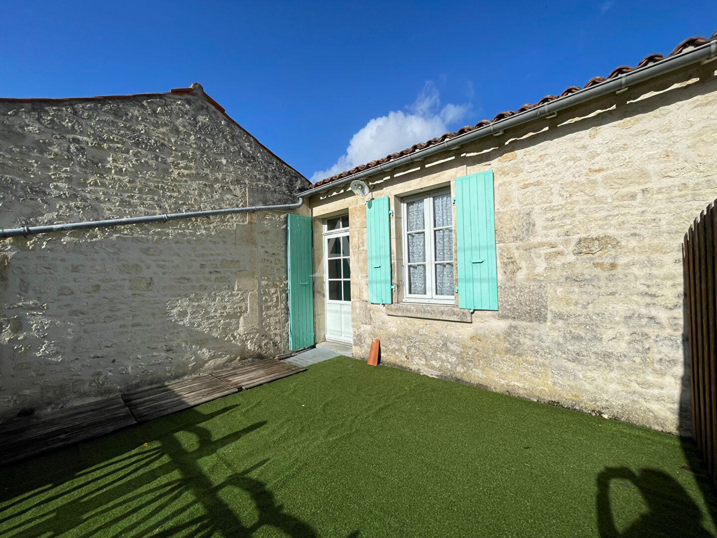 Agence immobilière de L'Adresse  LAU DU MARAIS - L'ADRESSE LAU DES NAIADES