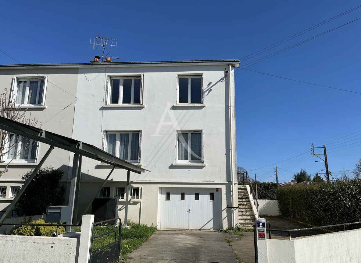 Agence immobilière de L'Adresse  LAU DU MARAIS - L'ADRESSE LAU DES NAIADES