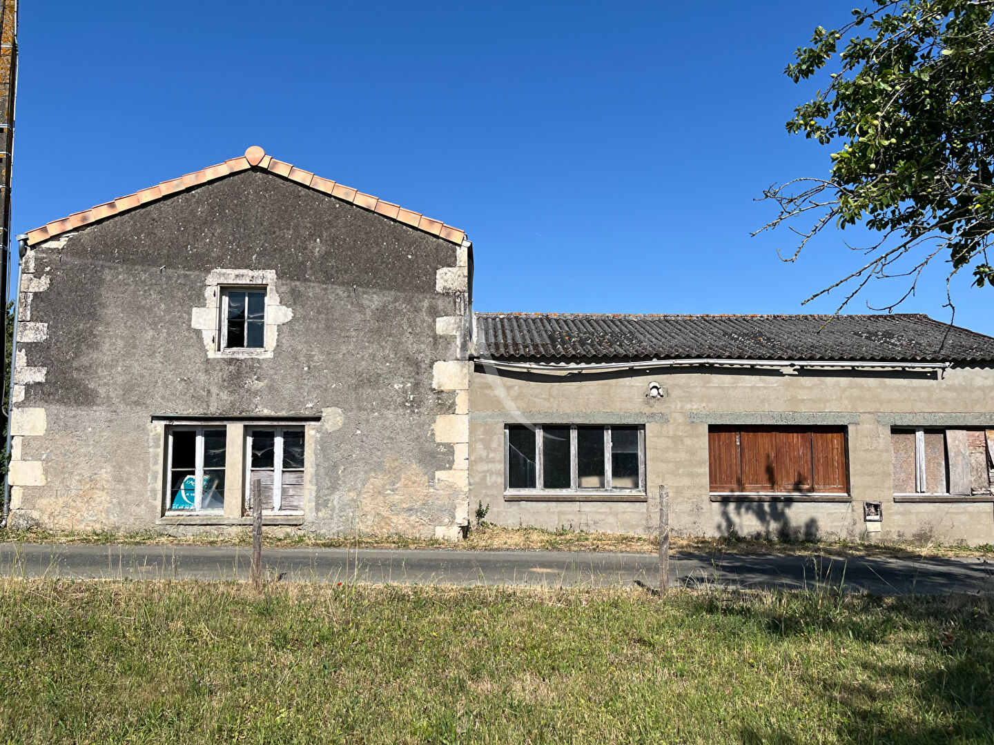 Agence immobilière de L'Adresse  LAU DU MARAIS - L'ADRESSE LAU DES NAIADES