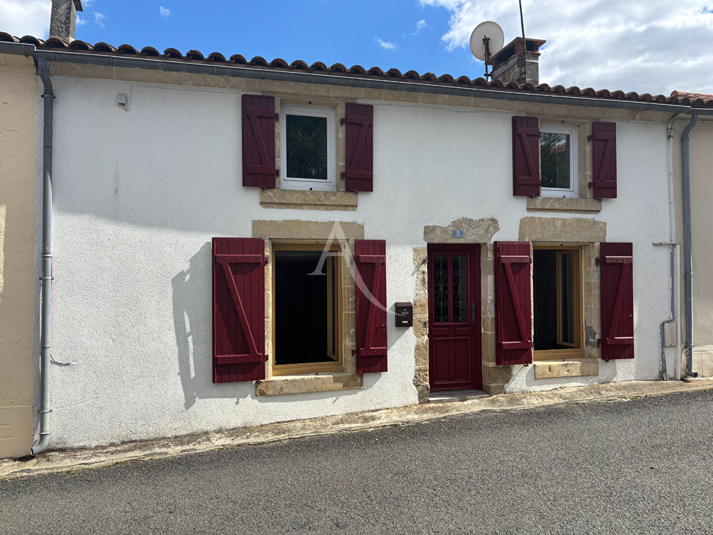 Agence immobilière de L'Adresse  LAU DU MARAIS - L'ADRESSE LAU DES NAIADES