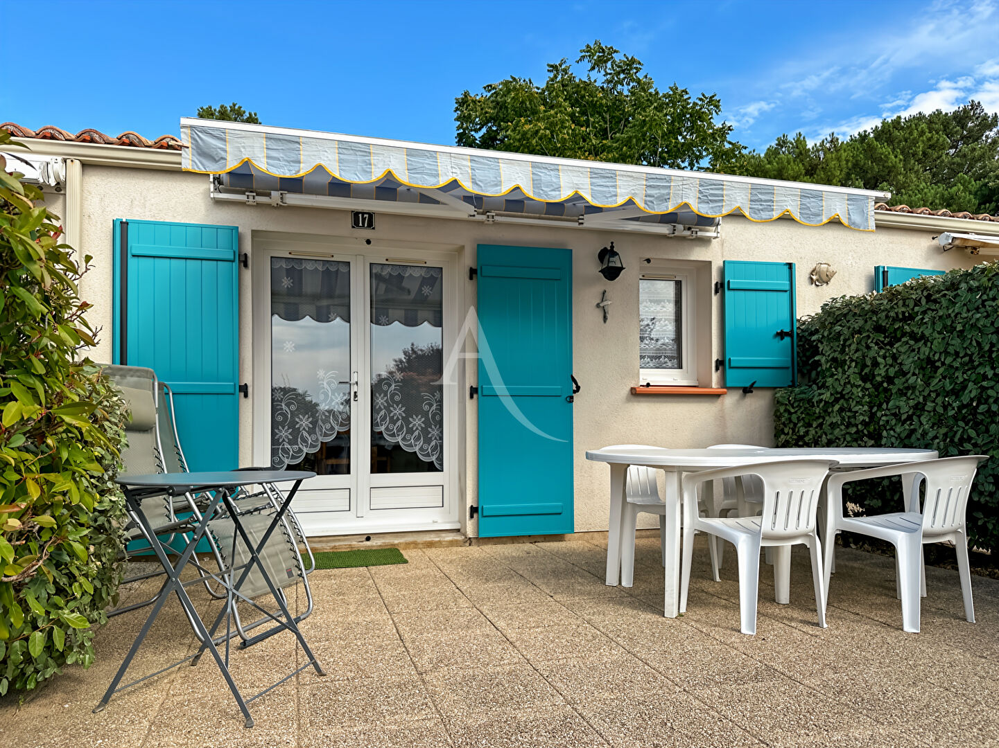 Photo Maison T2 mezzanine dans résidence avec piscine image 1/6