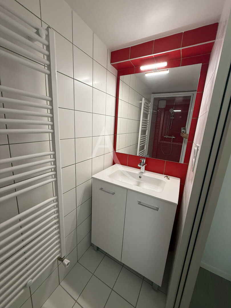 Photo Challans, 1 chambre meublée, 1 bureau avec SDE privative et parties communes image 4/6