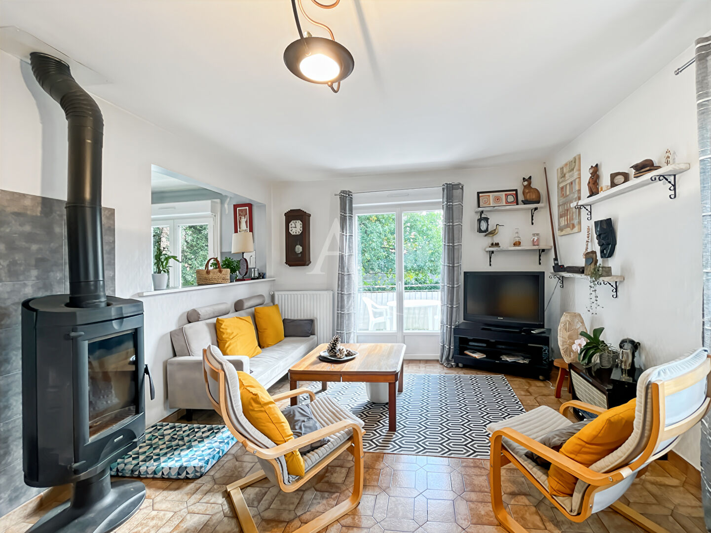 Photo Maison 5 pièce(s) de 133m² sur un terrain de 1 601m² image 1/6