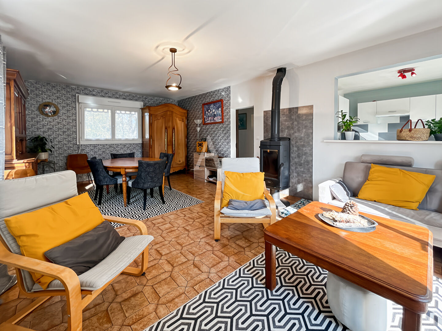 Photo Maison 5 pièce(s) de 133m² sur un terrain de 1 601m² image 2/6