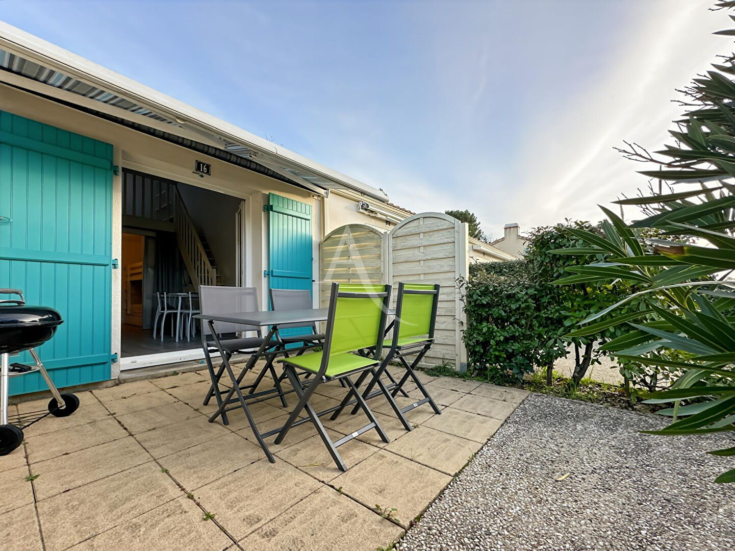 Photo Maison Studio alcôve + mezzanine dans résidence avec piscine image 1/6