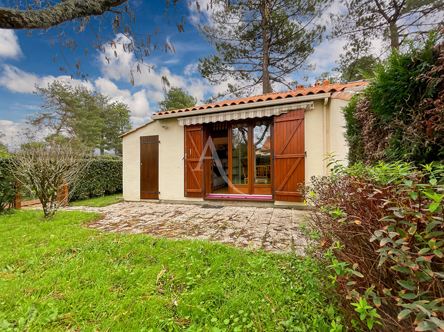 Photo Pavillon T2 mezzanine dans résidence avec piscine chauffée image 1/6