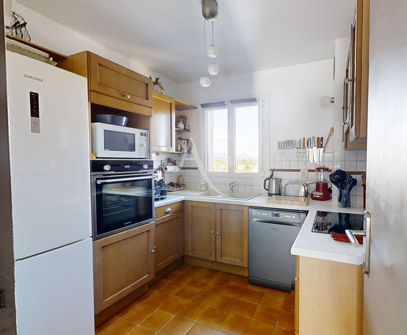 Photo Appartement lumineux avec vue dégagée, terrasse fermée plein sud, parking et cave image 2/5