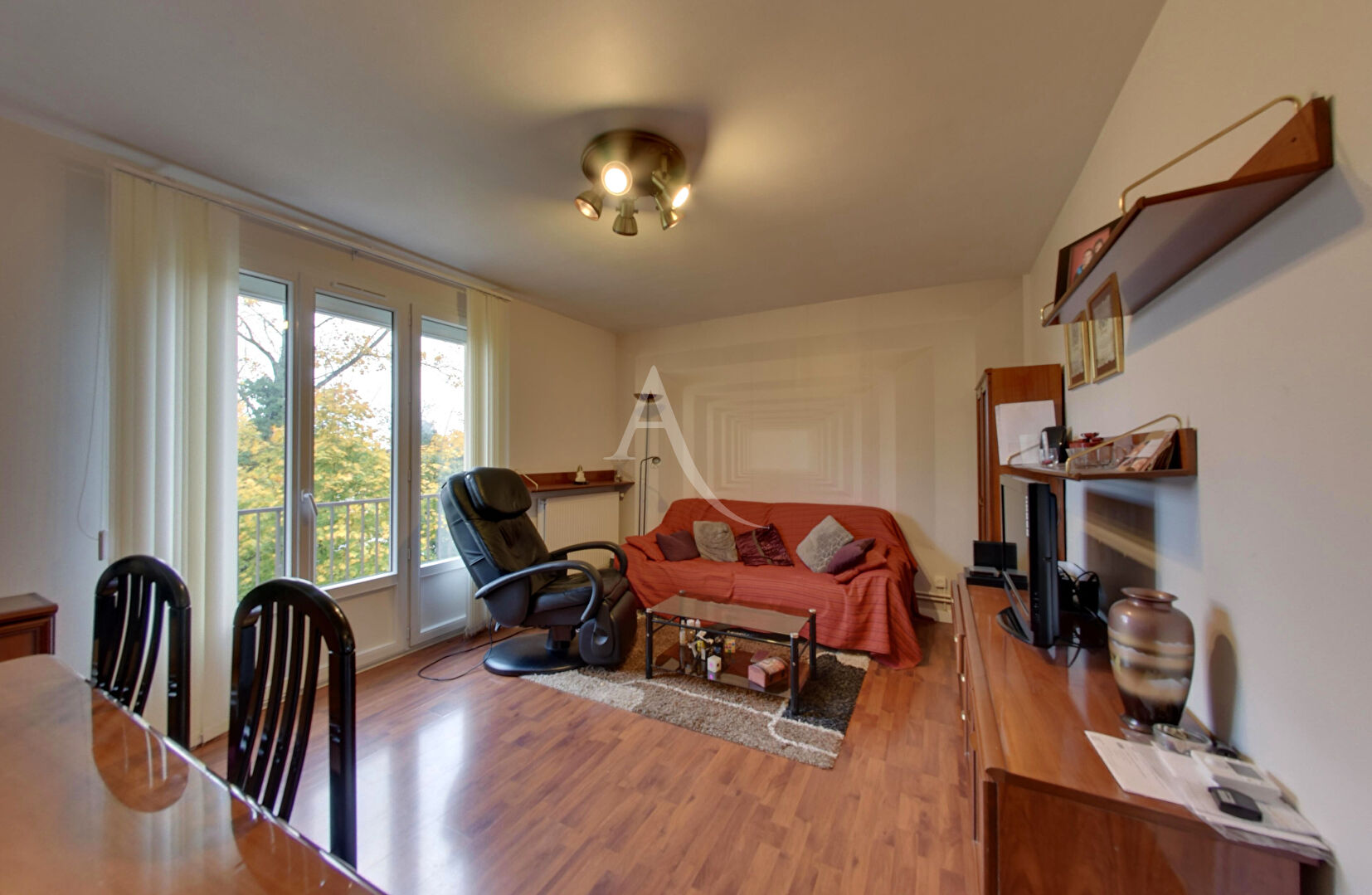 Photo LUMINEUX AVEC BALCON ET BOX image 2/6