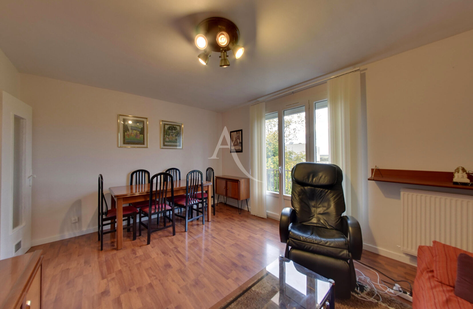 Photo LUMINEUX AVEC BALCON ET BOX image 3/6