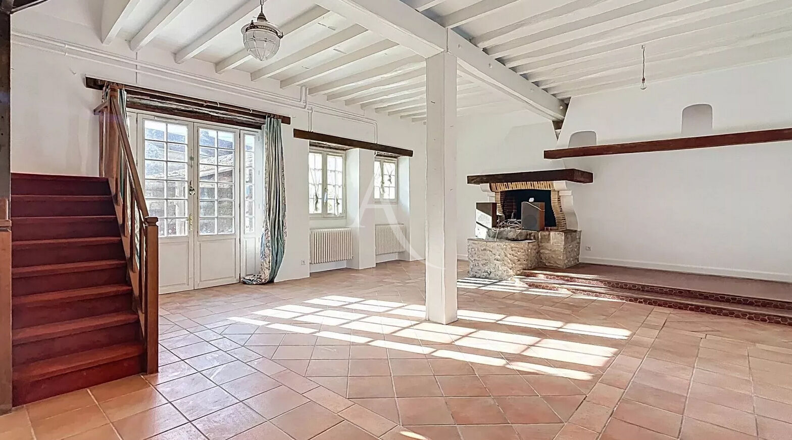 Village proche de Dourdan - Longère aux beaux volumes !