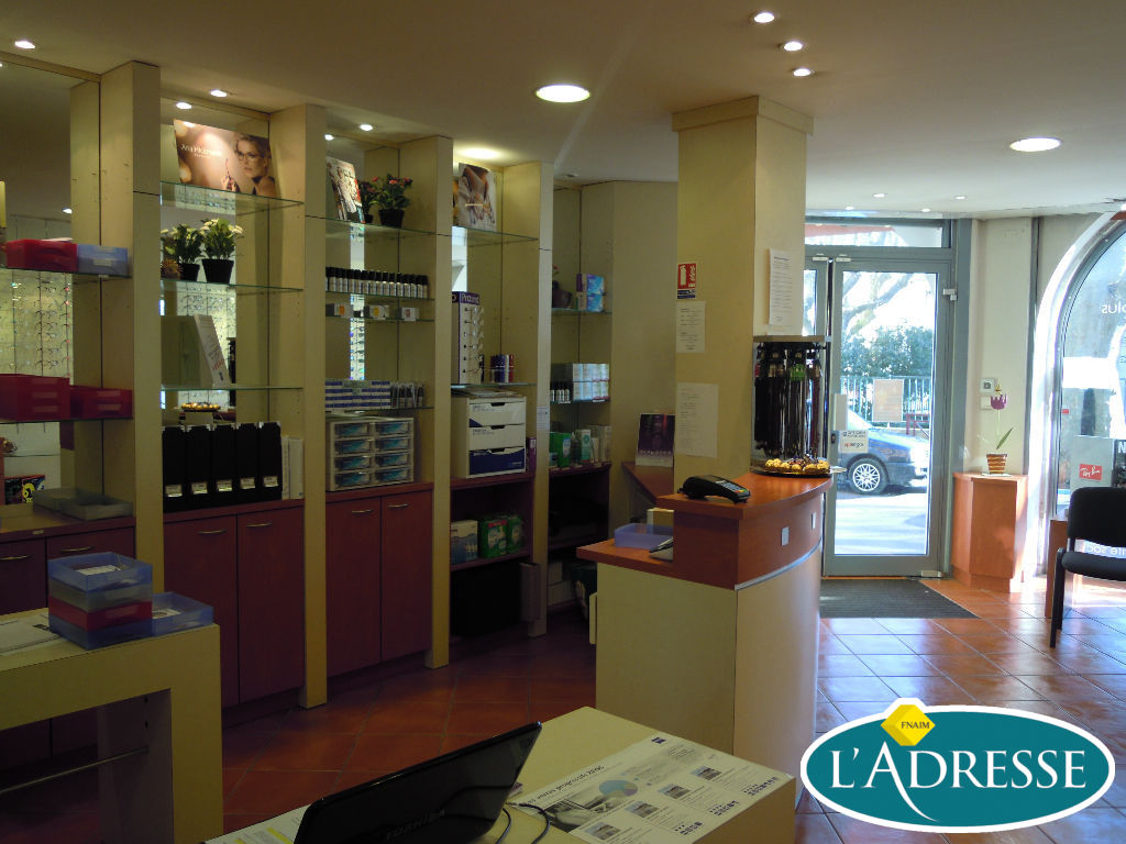 Photo Fonds d'optique  Brignoles (83170) image 2/2