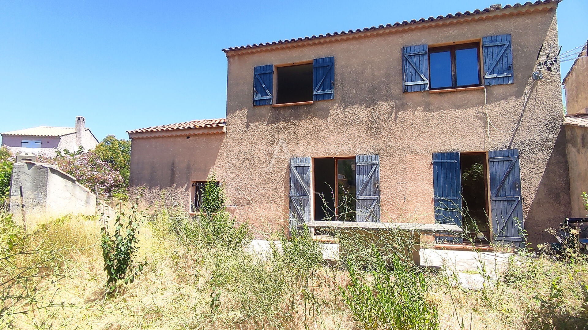 Photo SOLLIES-PONT : Maison 6 pièces sur terrain arboré de 289 m² avec garage. image 4/6