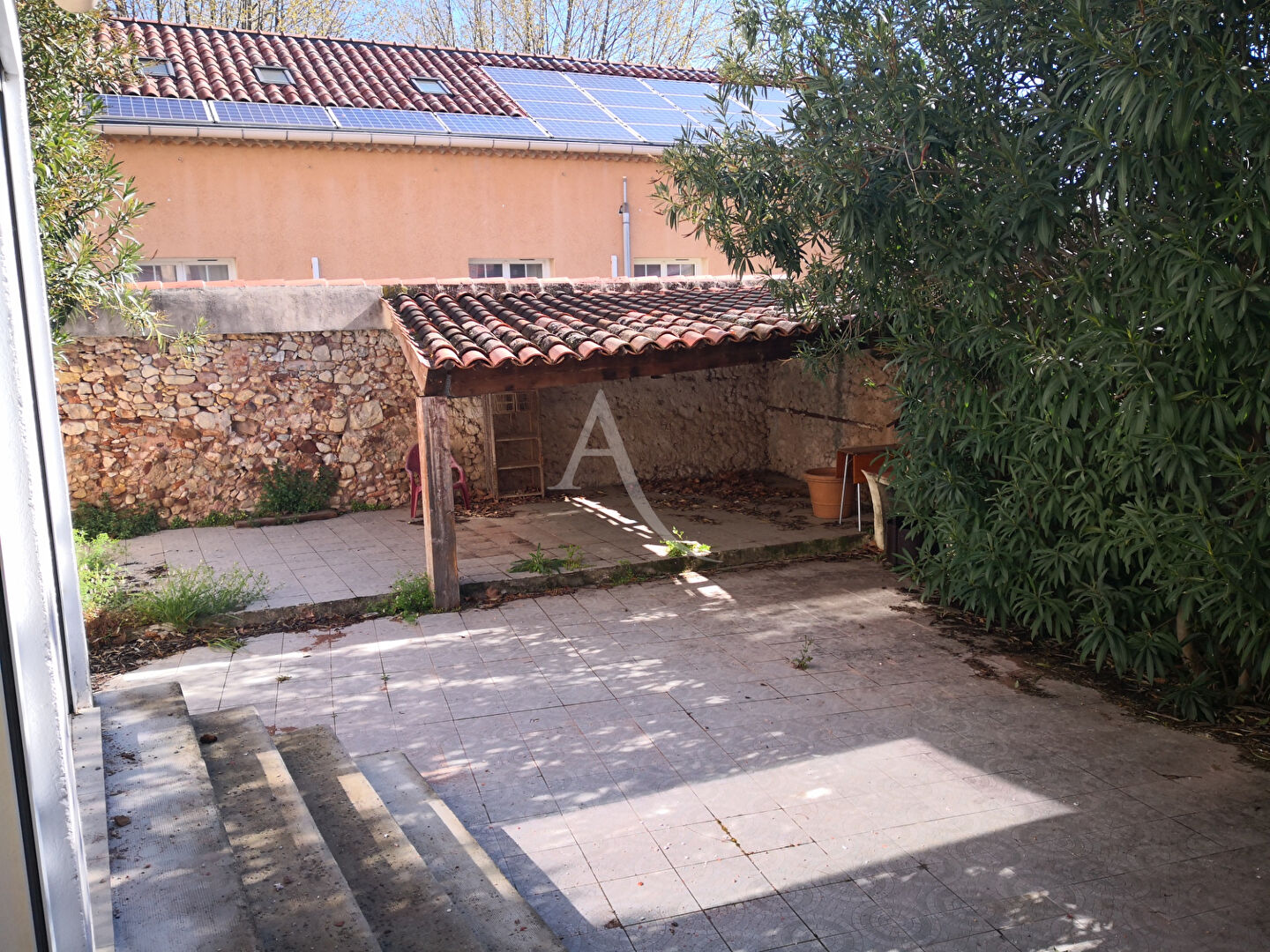 Photo Cuers Immeuble 5 appartements, un commerce image 2/6