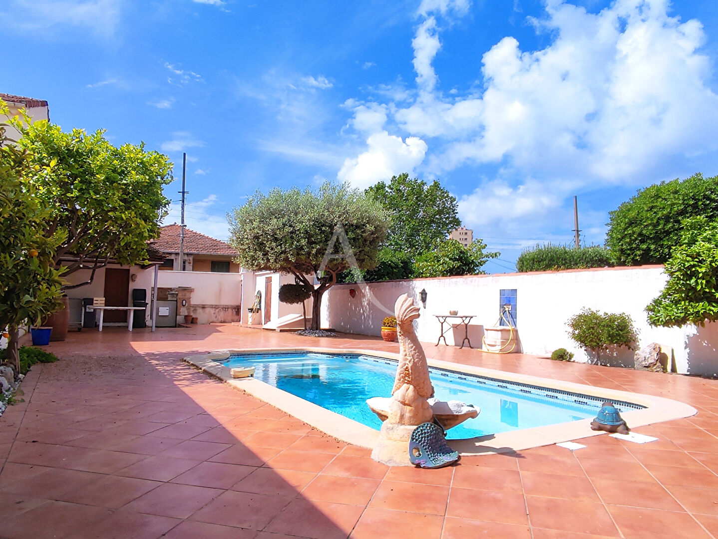 Photo TOULON AGUILLON : Maison 5 Pièces sur terrain de 387 m² avec piscine et double garage image 2/6