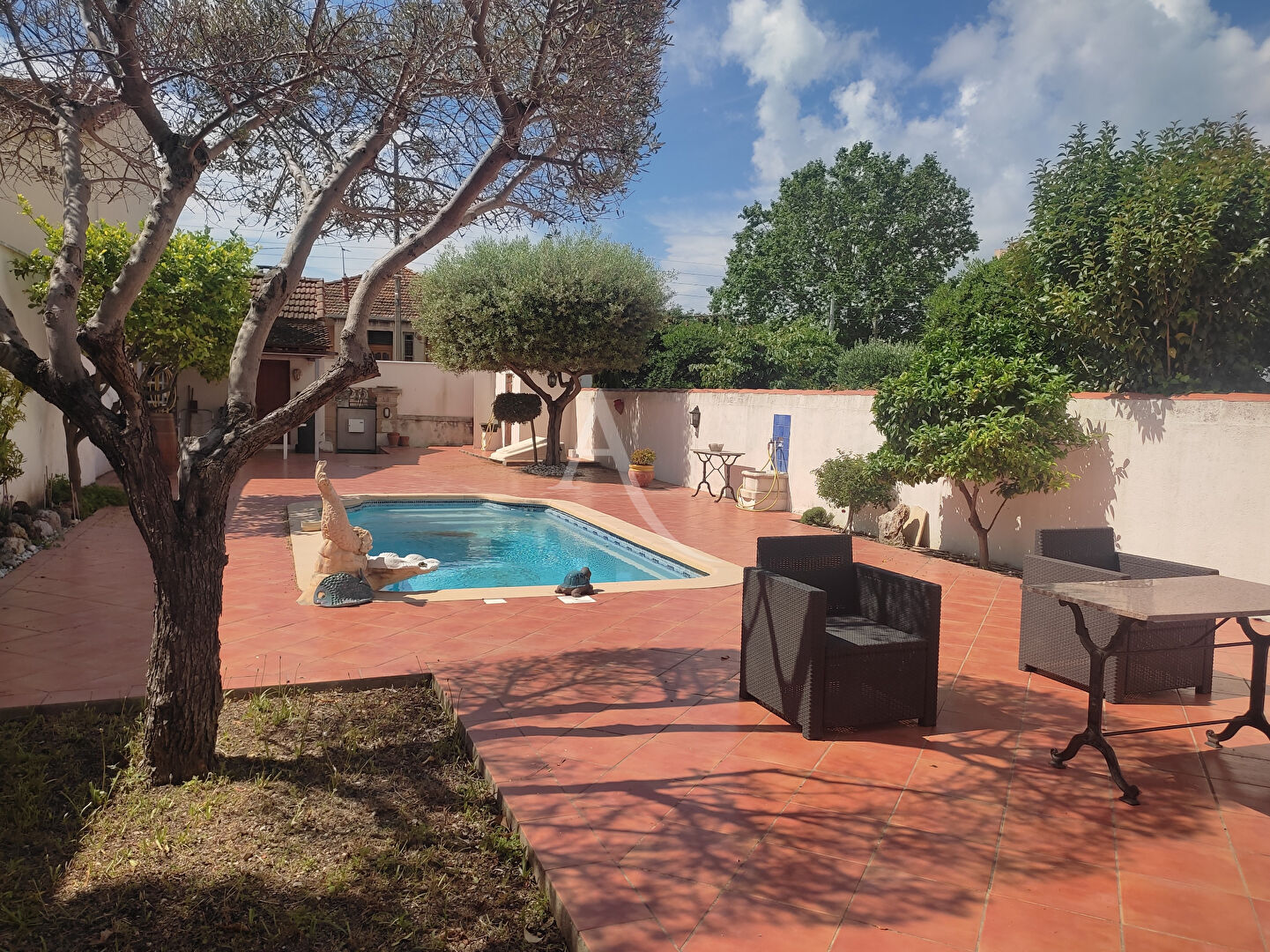 Photo TOULON AGUILLON : Maison 5 Pièces sur terrain de 387 m² avec piscine et double garage image 3/6