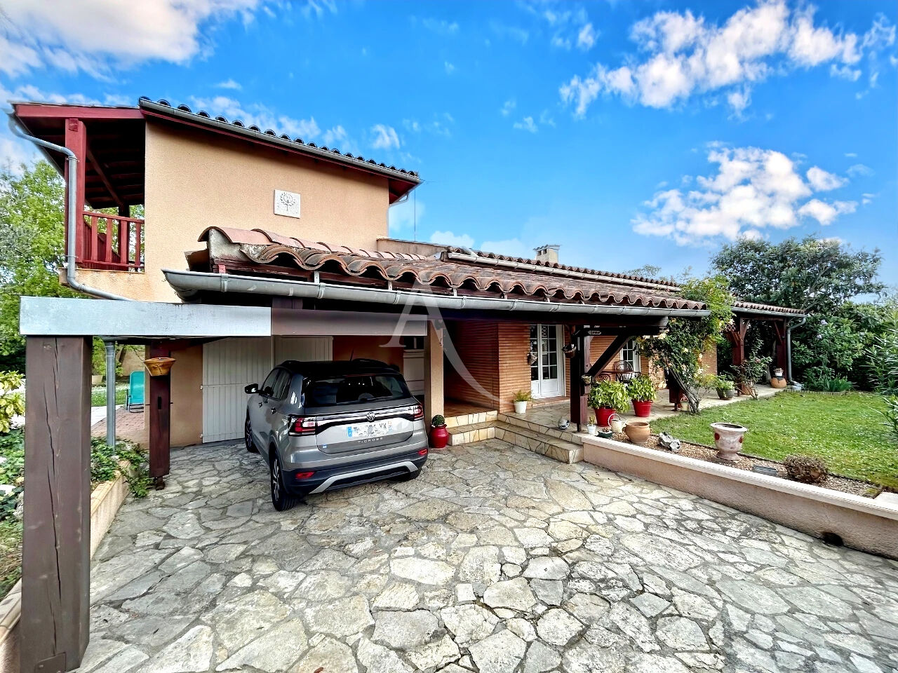 Maison 5 pièce(s) 130 m² sur 994 m² de terrain avec garage et piscine