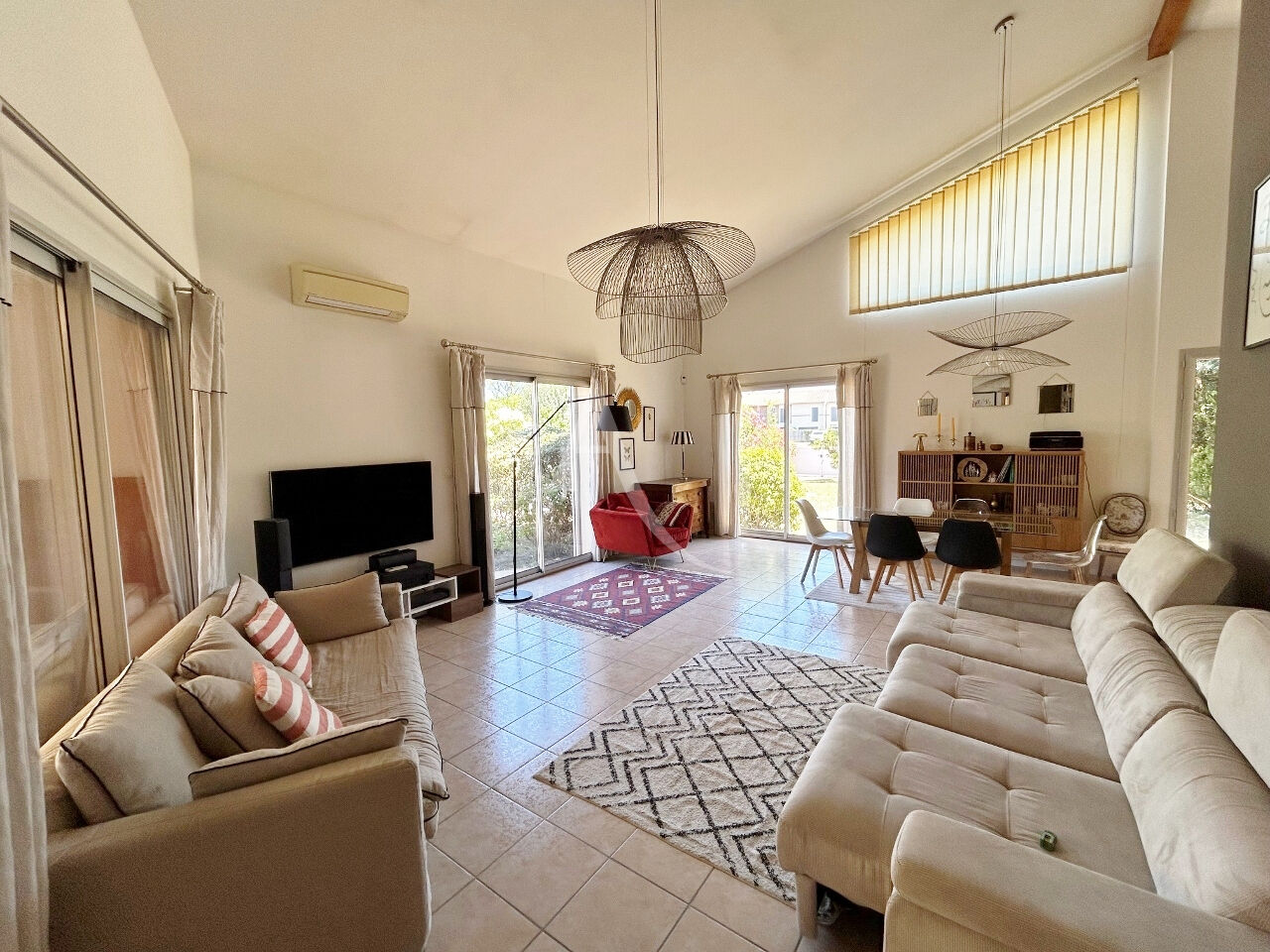 Photo Maison 5 pièce(s) 176 m² sur plus de 1500 m² au centre de Daux image 2/6