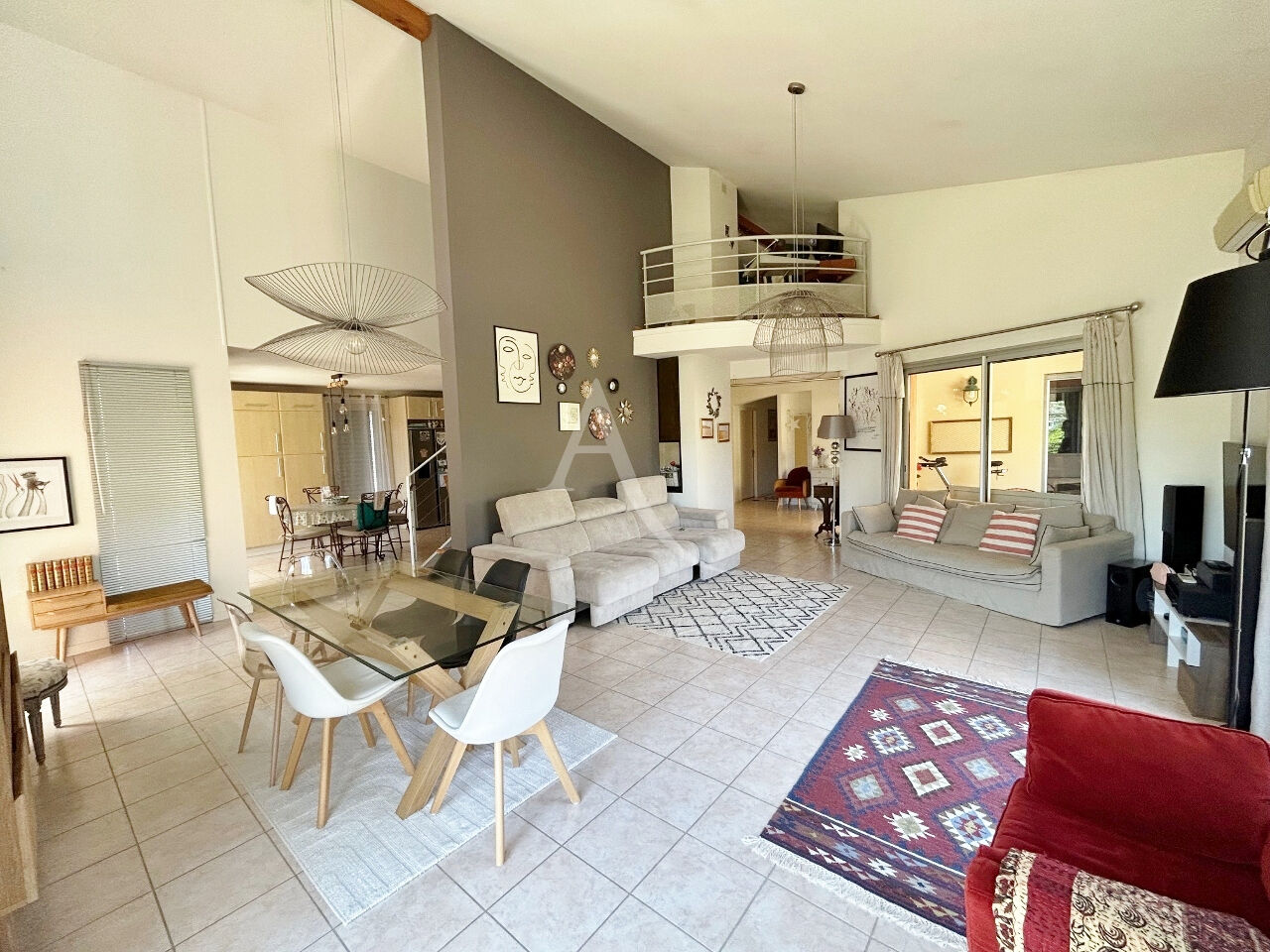 Photo Maison 5 pièce(s) 176 m² sur plus de 1500 m² au centre de Daux image 3/6