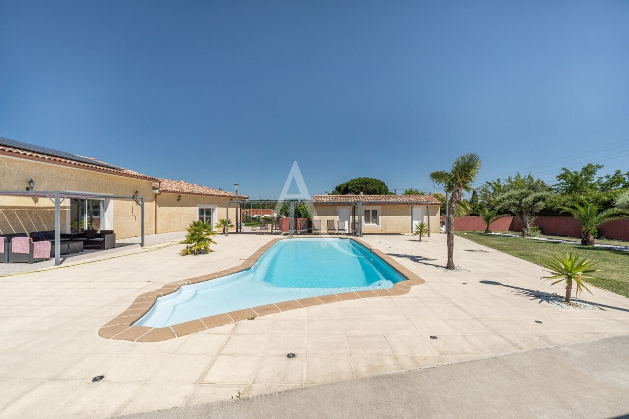 Photo Maison 7 pièce(s) + dépendance, avec piscine sur 7814 m² de terrain image 1/6