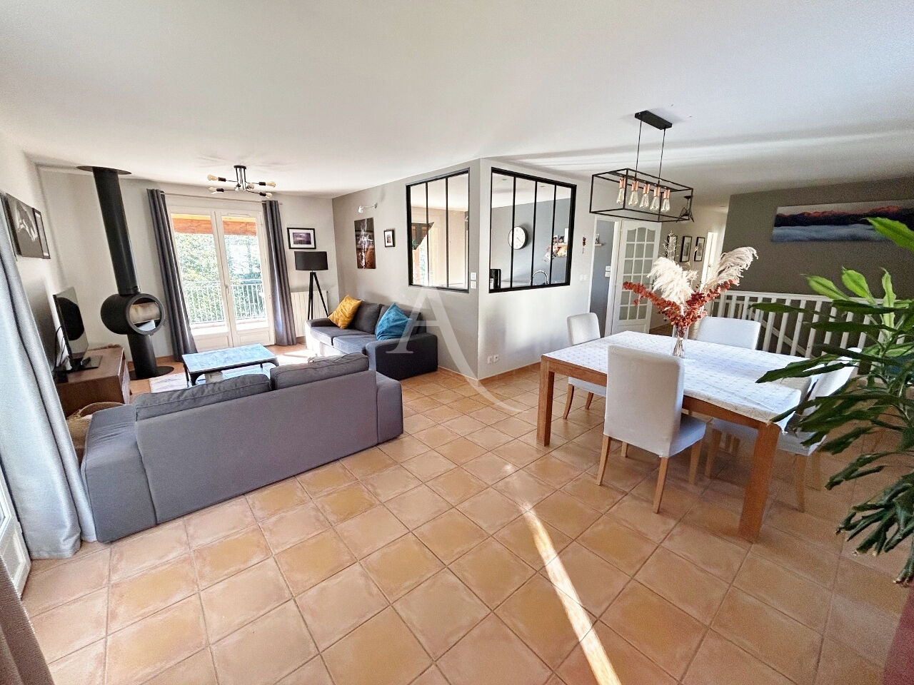 Photo Maison 5 pièce(s) 124 m2 avec piscine et sous-sol sur 1600m² de terrain image 4/6