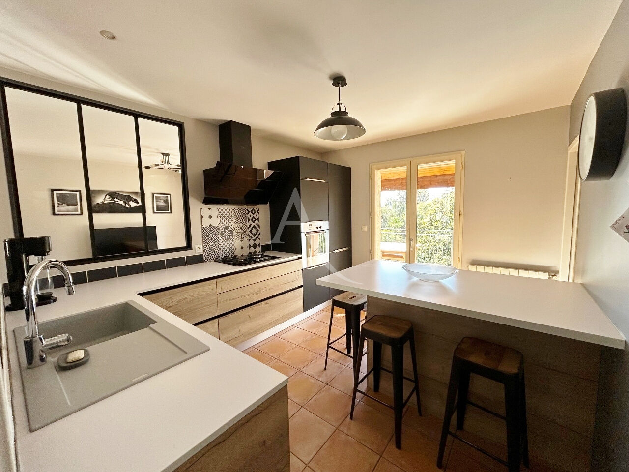 Photo Maison 5 pièce(s) 124 m2 avec piscine et sous-sol sur 1600m² de terrain image 5/6