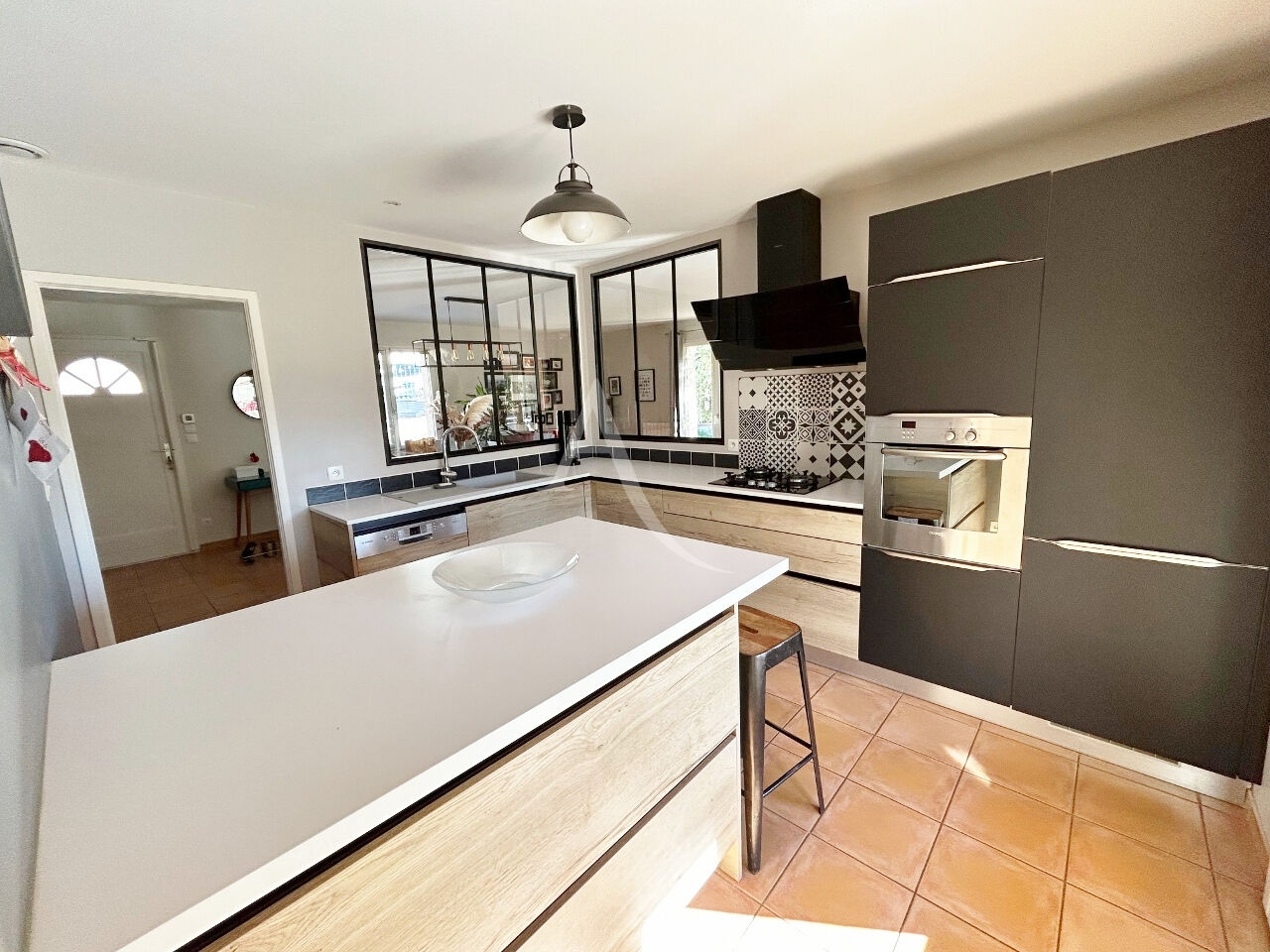 Photo Maison 5 pièce(s) 124 m2 avec piscine et sous-sol sur 1600m² de terrain image 6/6