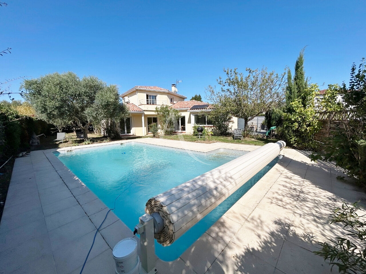 Maison 5 pièce(s) 165 m2 sur 832 m²  dans une impasse