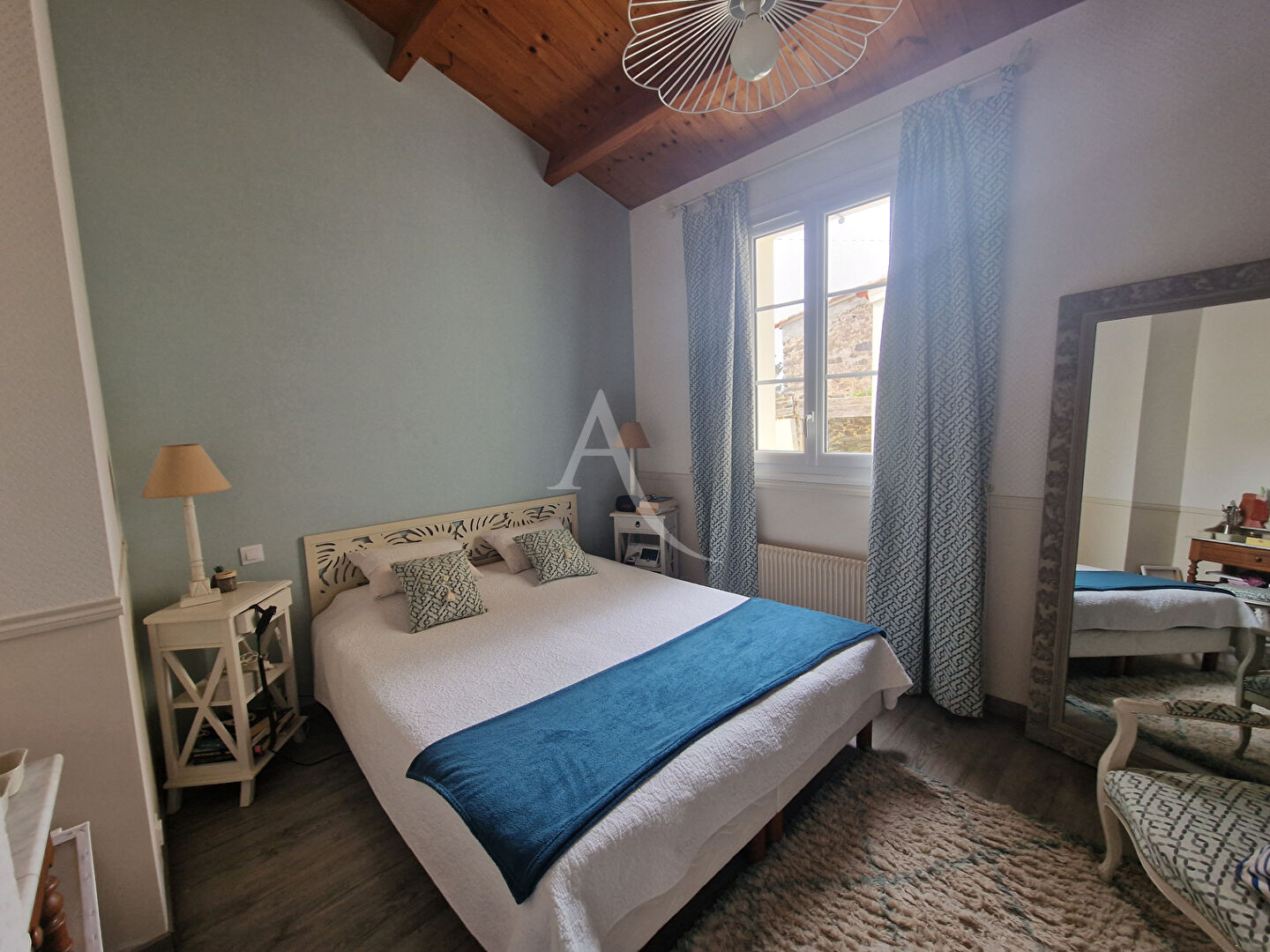 Photo Maison familiale avec gîte, piscine et jardin paysagé image 6/6