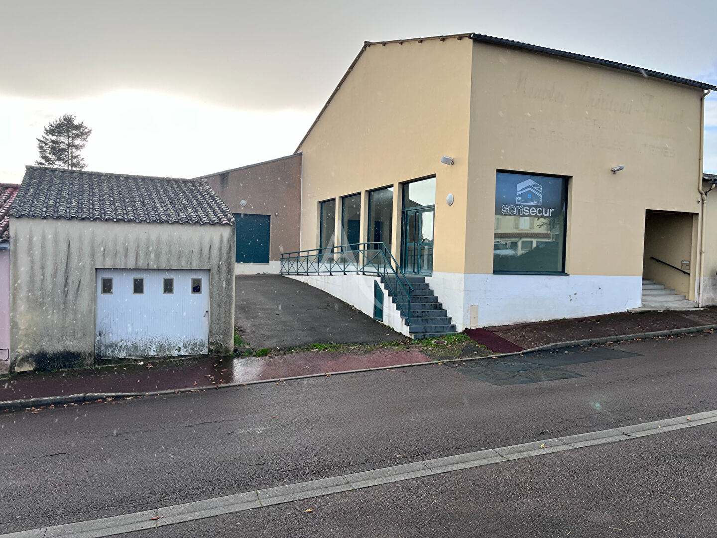 Local commercial Avrille 300 m2