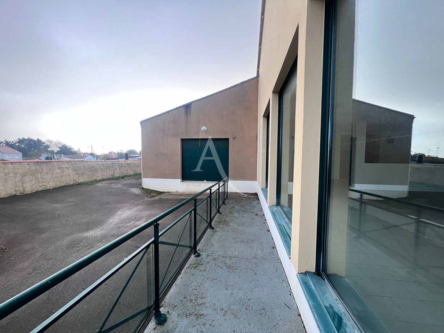 Photo Local commercial Avrille 300 m2 image 3/6