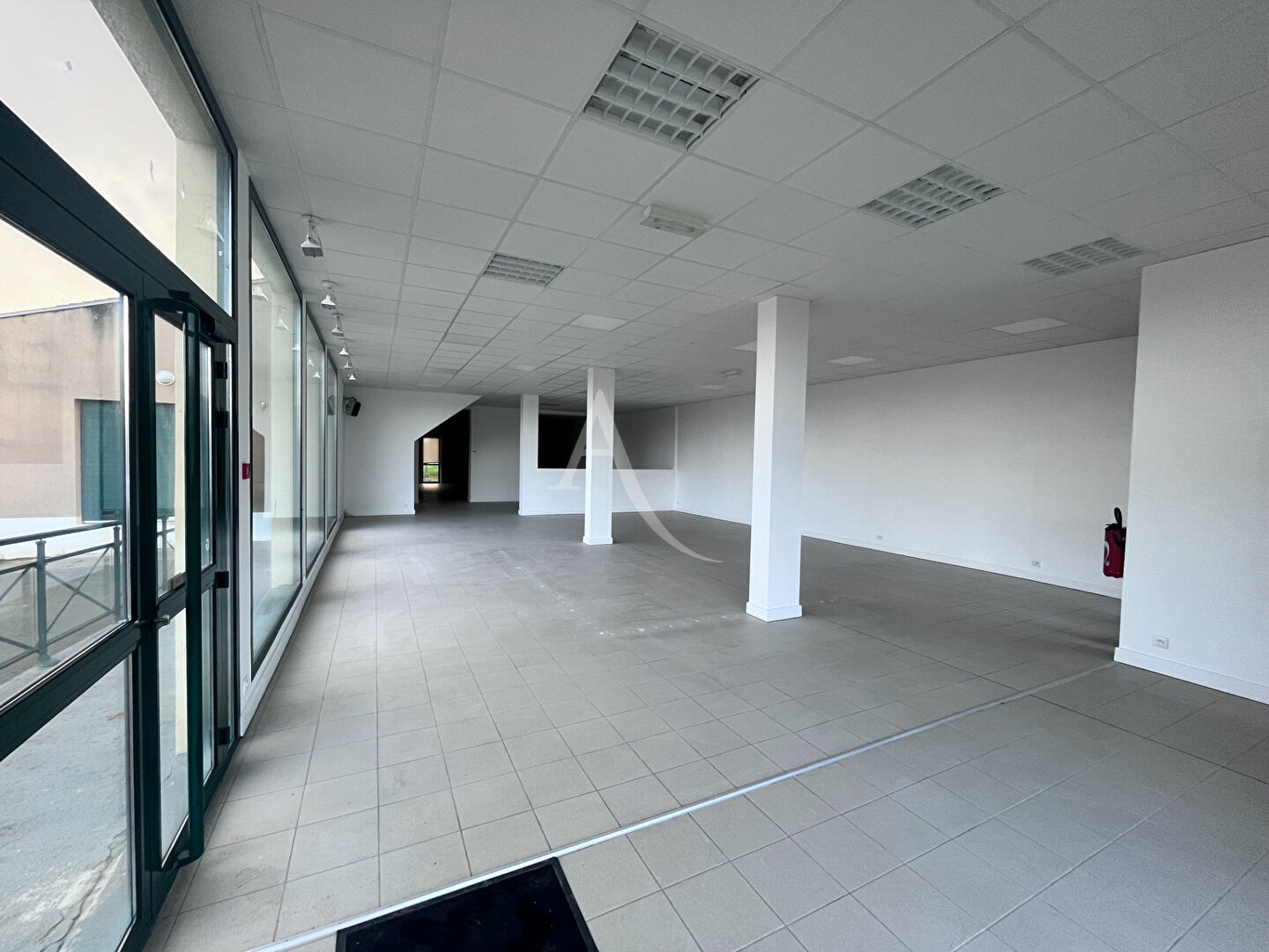 Photo Local commercial Avrille 300 m2 image 5/6