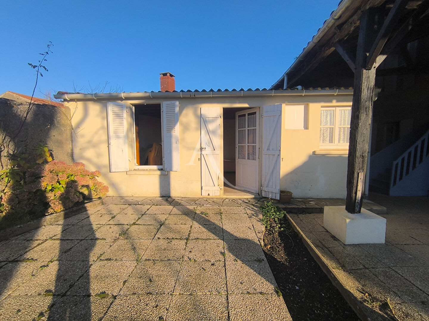 Photo Maison en pierre avec grand potentiel Centre de Grosbreuil image 3/6