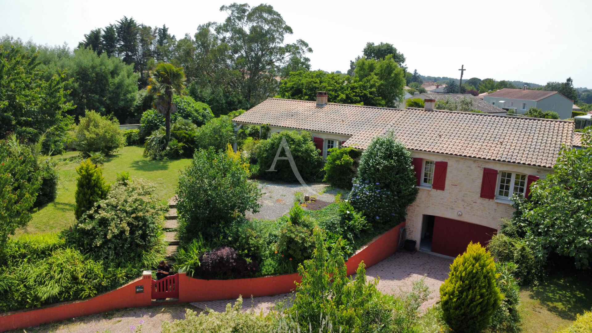 Maison de Charme avec Grand Jardin à Talmont-Saint-Hilaire