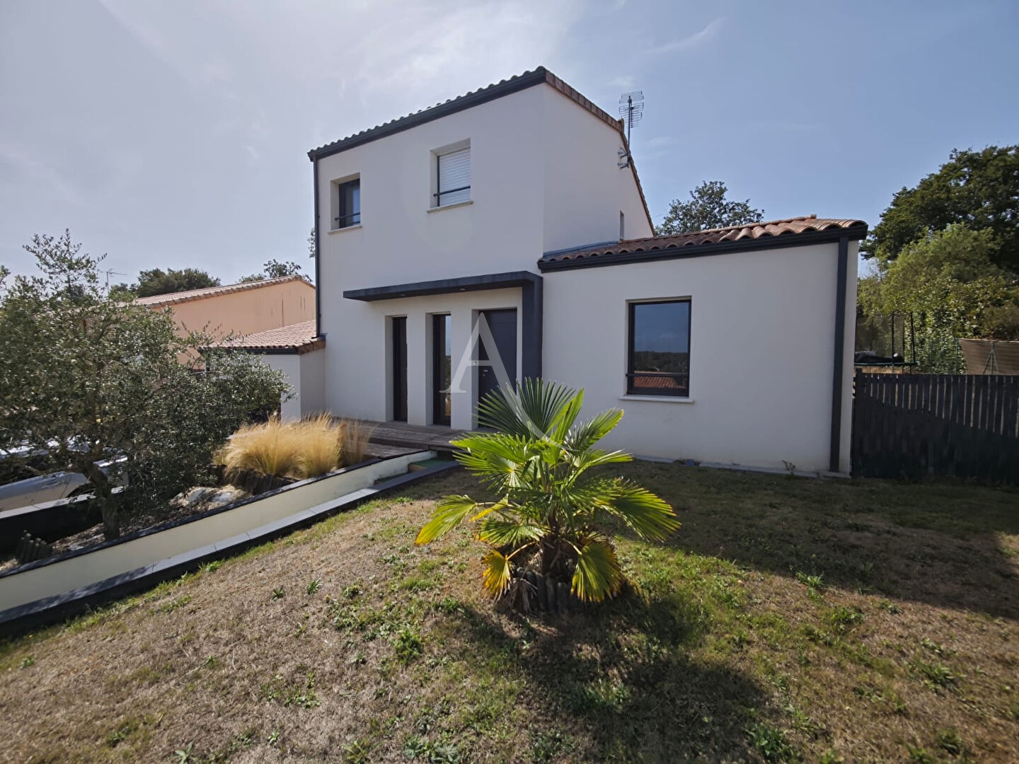 Photo Maison récente et moderne image 1/6