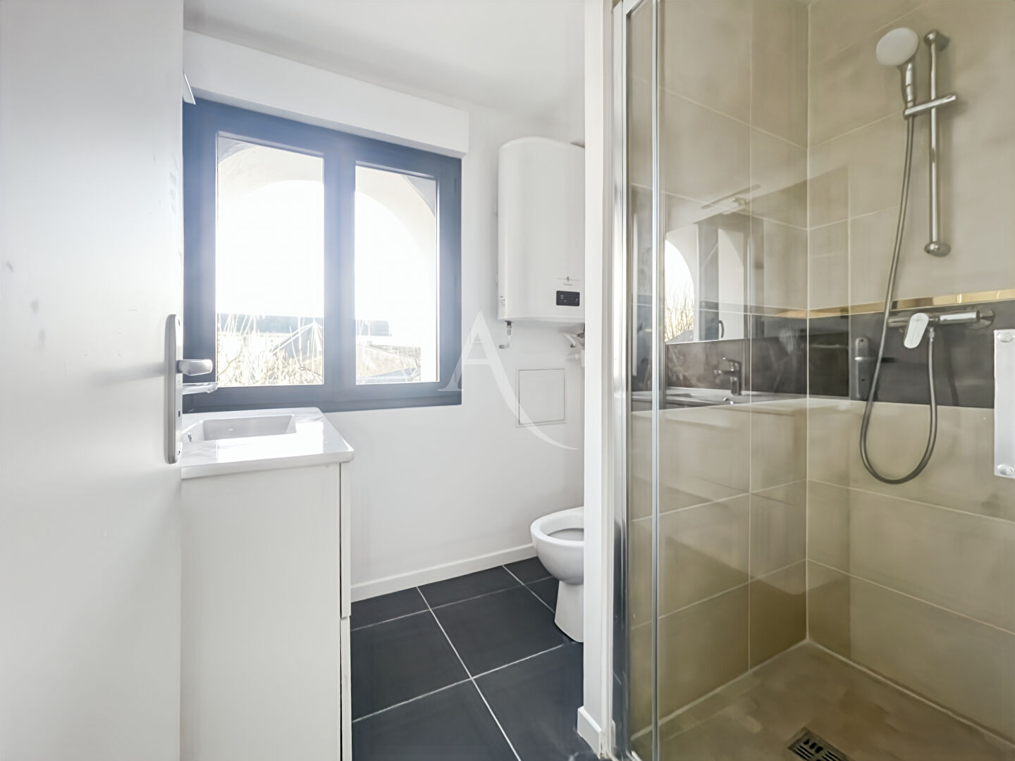 Photo APPARTEMENT 2PIECES REFAIT A NEUF VUE SUR MONUMENT CENTRE-VILLE image 4/4