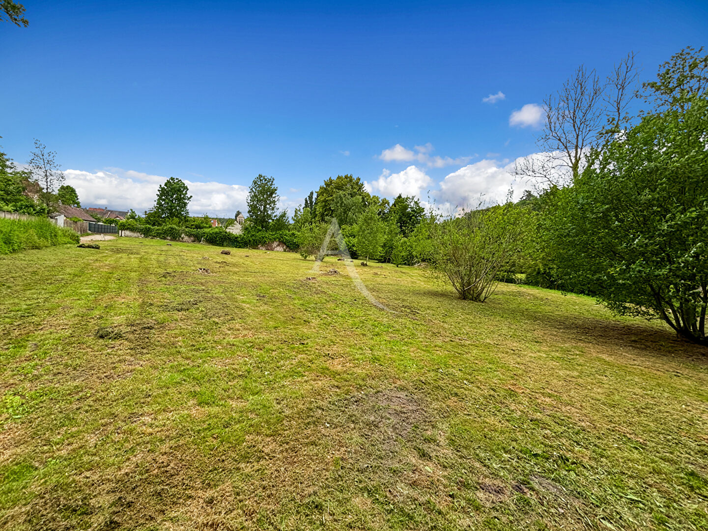 Photo TERRAIN À VENDRE - SACLAS CENTRE-VILLE - 1589 m² image 2/4