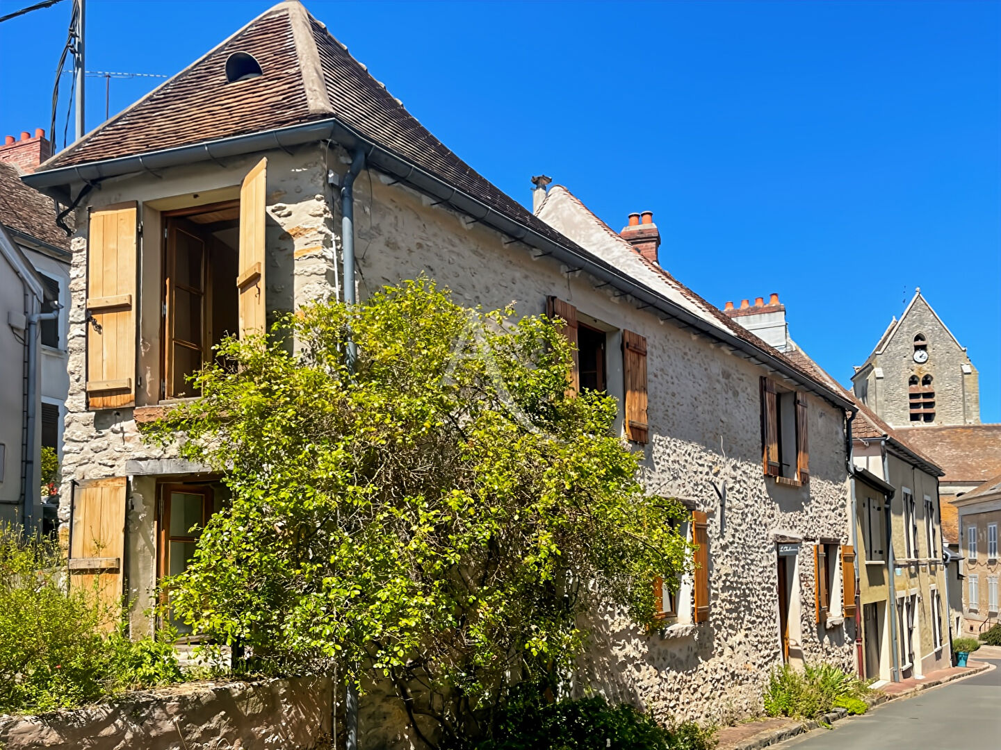 MAISON DE CHARME DANS LE CENTRE-VILLE