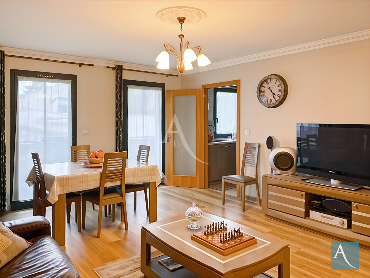 Photo Appartement T3 - 71.29 m²  - hypercentre, balcon filant, double stationnement - Arpajon 91290 image 2/6