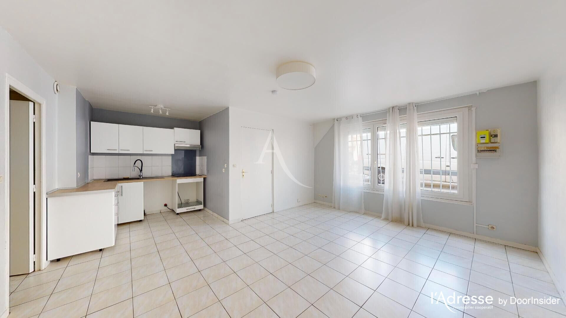 Photo Immeuble SAINTE-GENEVIEVE-DES-BOIS 5 appartements avec 6 parkings 241.98m² image 2/6