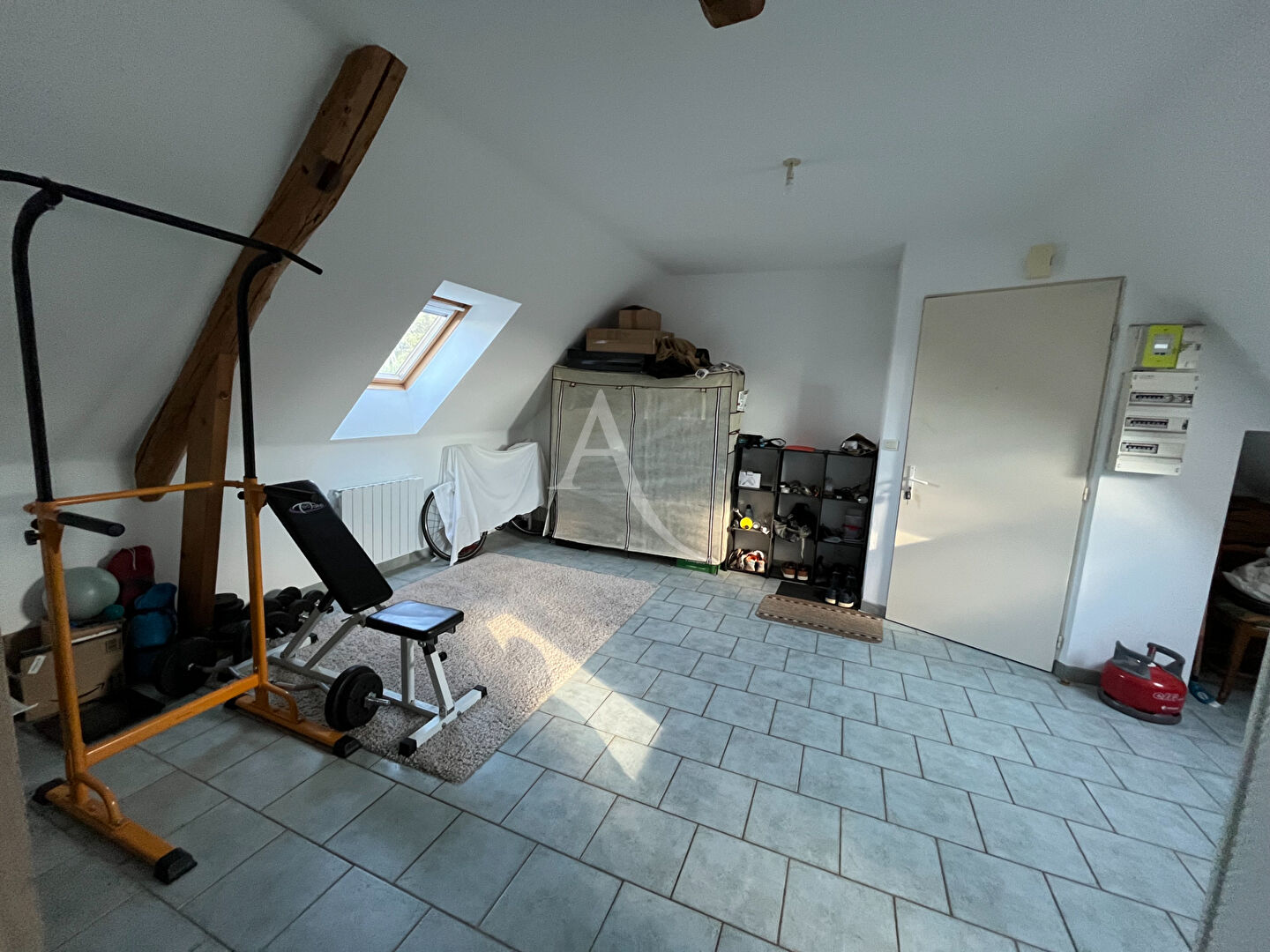 ST LAURENT EN GATINES - APPT T2