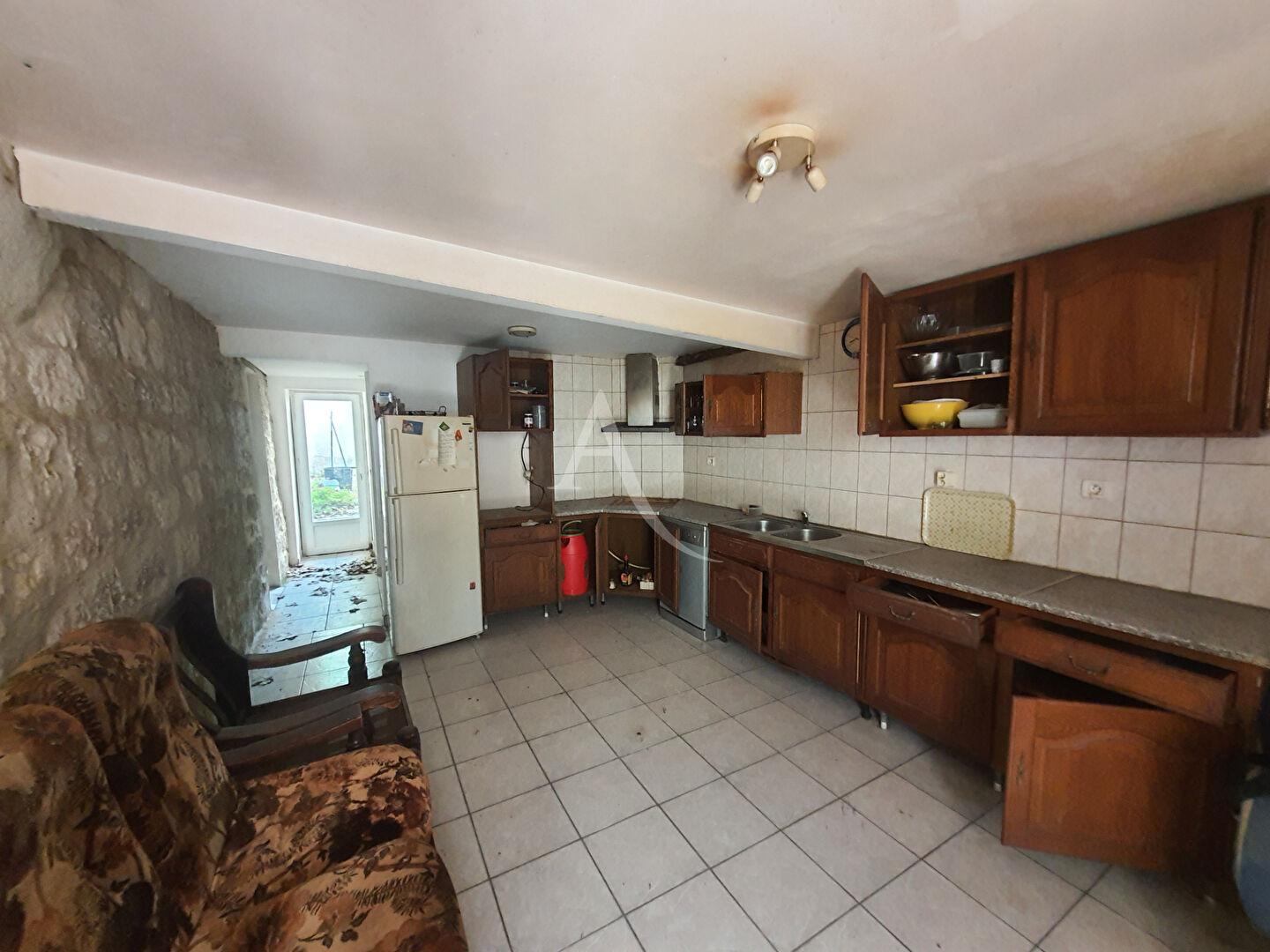 Photo MAISON DE VILLAGE EN PIERRE AVEC COUR  INTERIEURE image 3/4