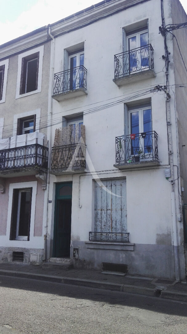 Immeuble Agen 200 m2 , 3 T2 , garage et comble aménageable .