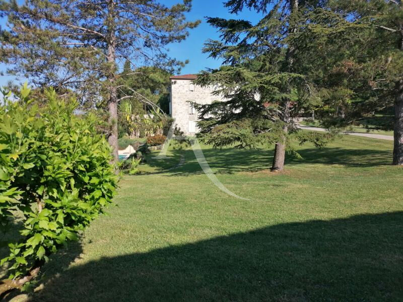 Photo Belle propriété dans un havre de verdure. image 4/6