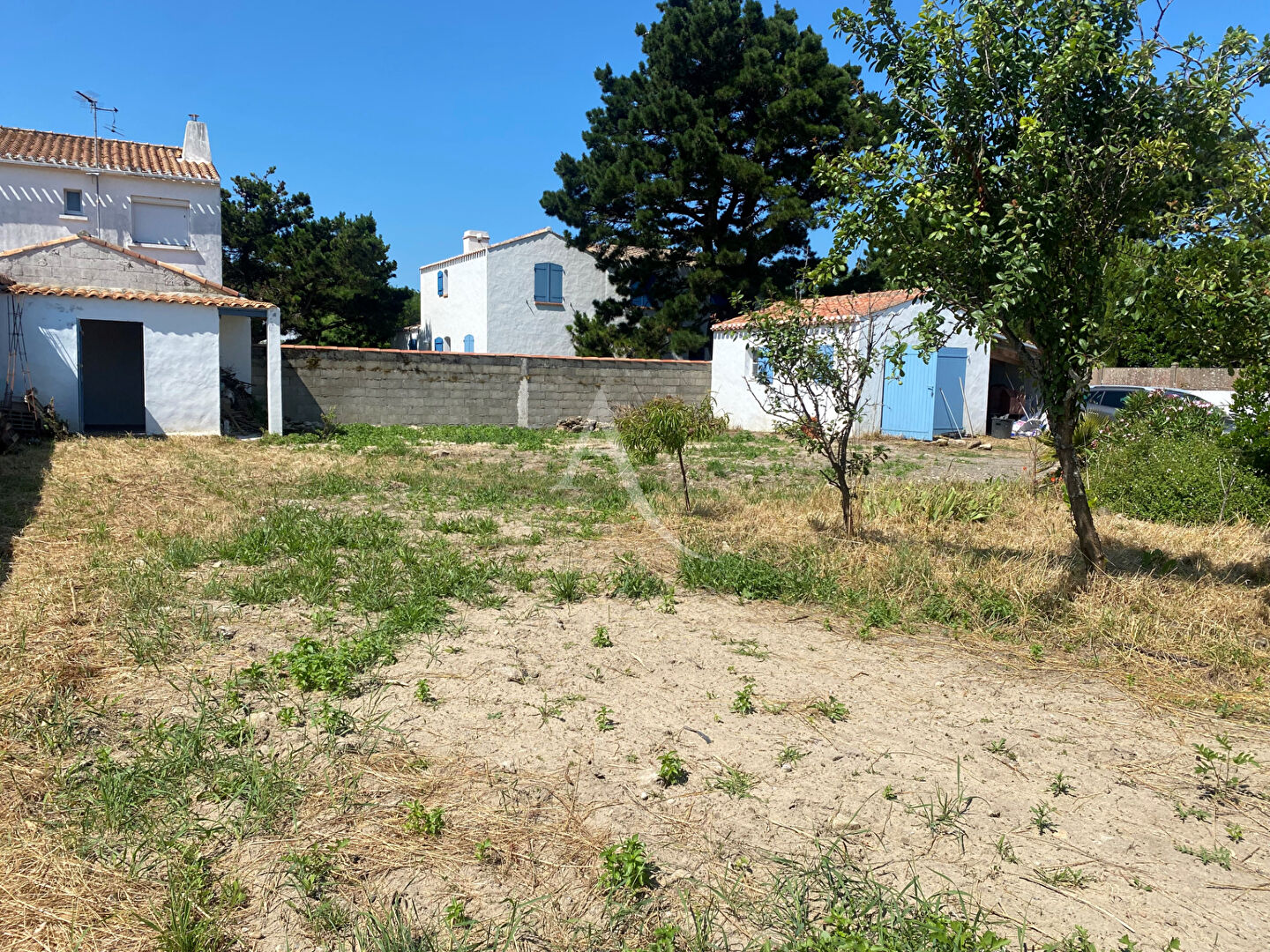 Photo Terrain à bâtir avec garage et dépendance proche forêt, plage et centre. image 3/6